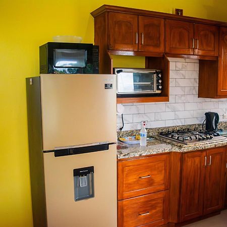 Cozy Modern Upstairs 2 Bed A/C Apt Near 2 Everything Saint Philip Luaran gambar