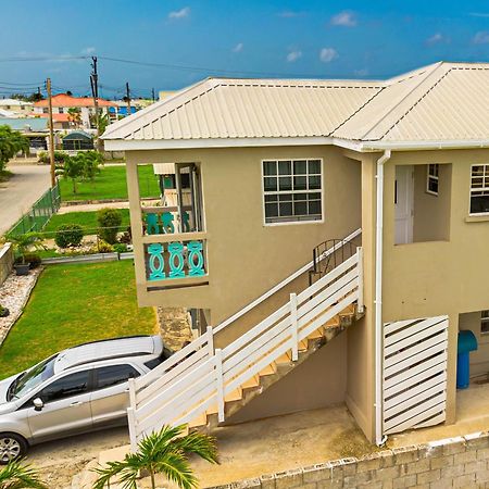 Cozy Modern Upstairs 2 Bed A/C Apt Near 2 Everything Saint Philip Luaran gambar