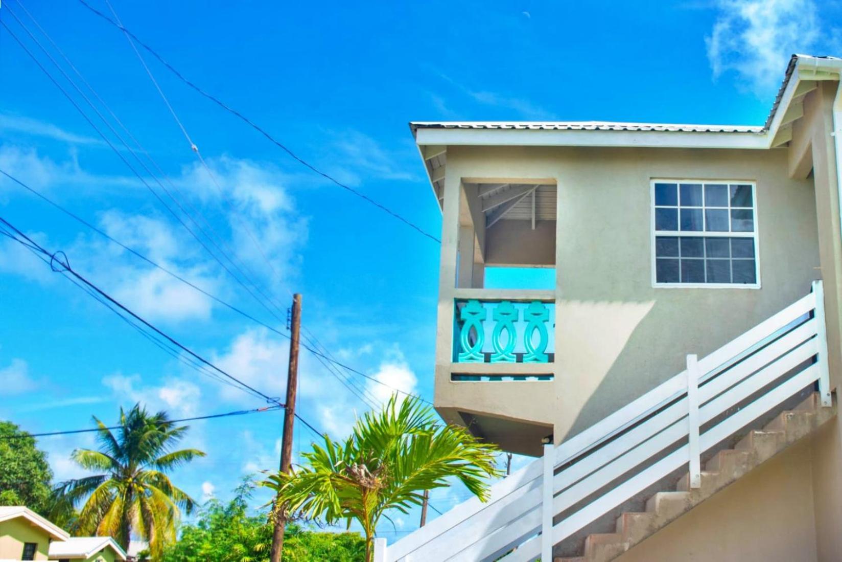 Cozy Modern Upstairs 2 Bed A/C Apt Near 2 Everything Saint Philip Luaran gambar