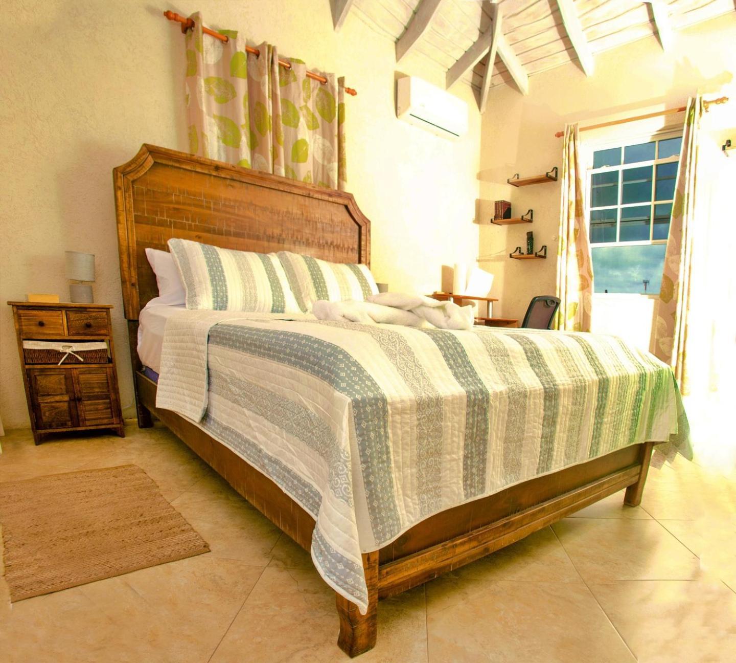 Cozy Modern Upstairs 2 Bed A/C Apt Near 2 Everything Saint Philip Luaran gambar