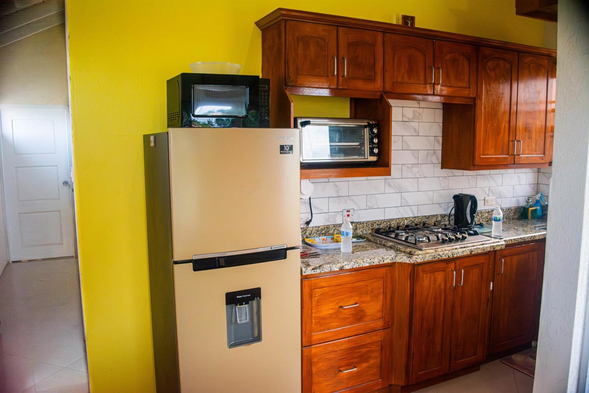 Cozy Modern Upstairs 2 Bed A/C Apt Near 2 Everything Saint Philip Luaran gambar