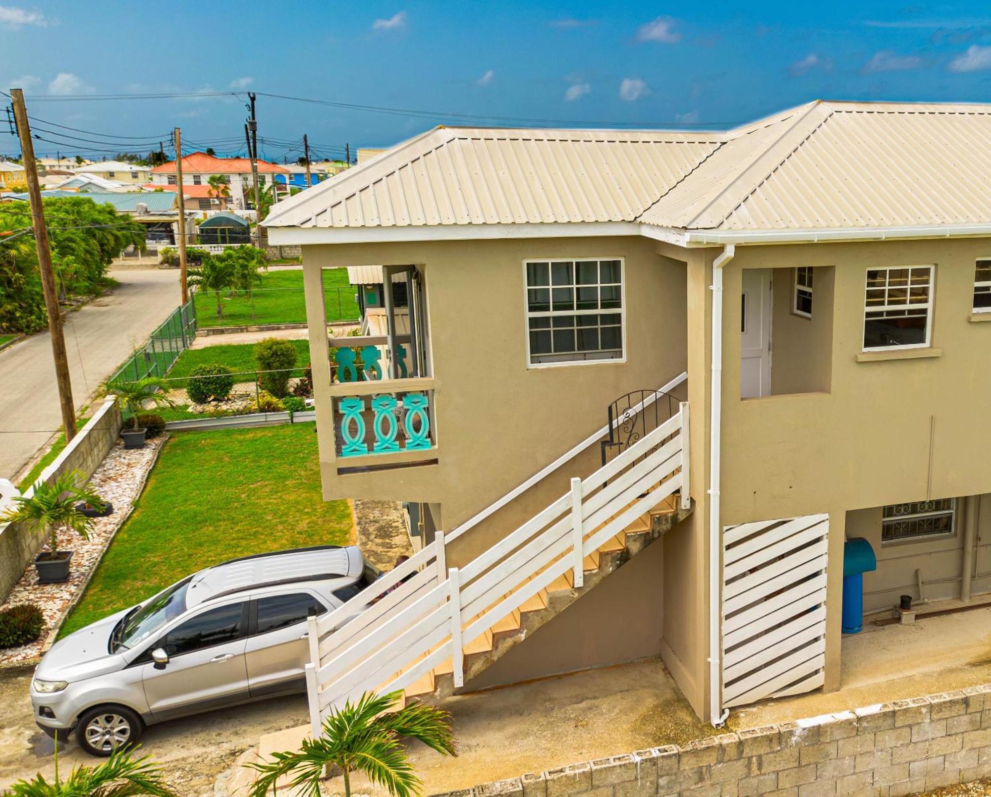 Cozy Modern Upstairs 2 Bed A/C Apt Near 2 Everything Saint Philip Luaran gambar